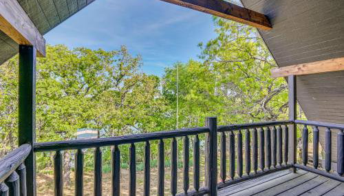 Lakefront Chico Haven with Multi-Level Private Dock! - Foto 4