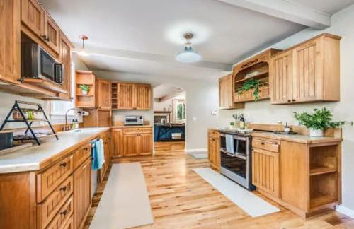 Hillside Cottaga- Private pond, hot tub, game room, by ONP - Foto 48