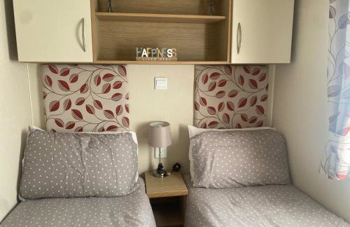 Seaside 2-Bed Caravan Retreat - Sleeps 6 & Parking - Foto 9