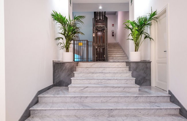 JOIVY Exclusive 2-Bedroom Villa with Private Garden - 5 minutes from the Colosseum - Photo 5