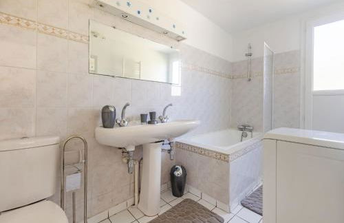 Charming Home with Orchard - Foto 22