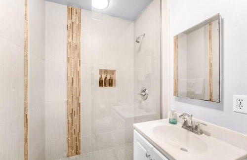 2BR-2 mins to Ocean-Sleeps 8-Pets - Photo 37