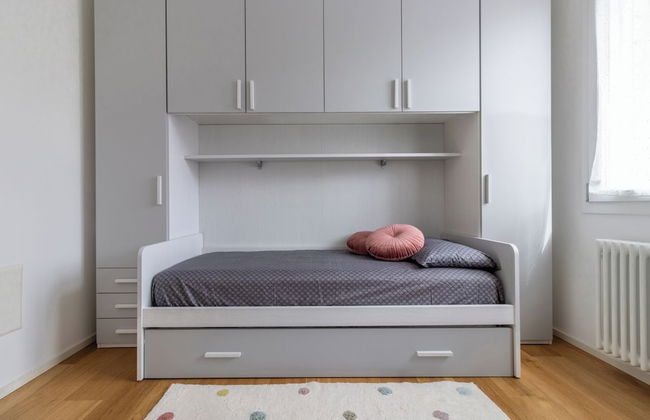 Charming Home - Photo 1