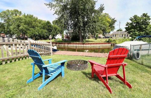 Chain O Lakes Nautical 4Bed 3Bath Waterfront with Bonus Room, Large Deck and Hot Tub - Foto 6