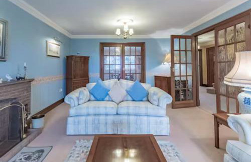 Tudor Style Seafront Home Sea Views Shoebury - Pass the Keys - Foto 35