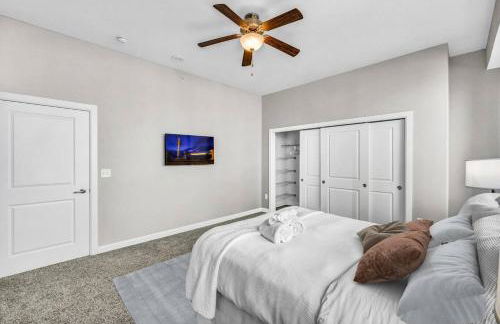 14th Floor Lux Downtown Condo w/ LAKE VIEWS & Gym - Photo 35