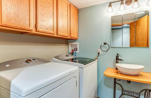 Lake Escape with Hot Tub and Docks in Hope! - Foto 16