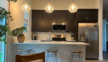 Luxury 1 BR Casita with Private Yard, Garage and WD - Foto 4