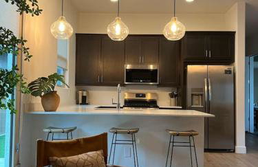 Luxury 1 BR Casita with Private Yard, Garage and WD - Foto 4