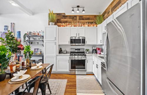 Classic Louisville Home with Contemporary Upgrades - Foto 19