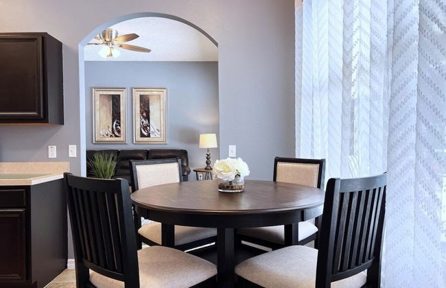 Lovely 4 Bed 3 Bath Pool Home With Spa-5330cvl 4 Bedroom Home by RedAwning - Foto 22