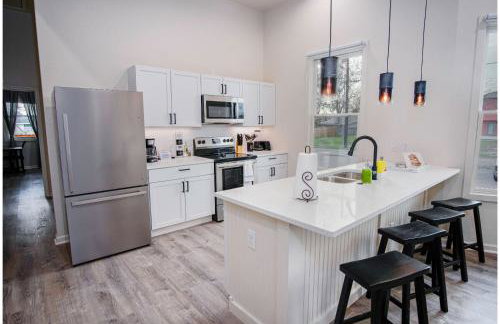 Magnificent 4BR Near Famous Riverwalk and Downtown - Foto 14