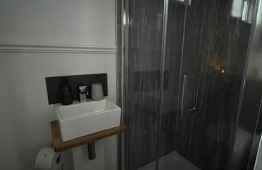 Poachers Hut at Keepers Cottage - Hot Tub & Pizza Oven - Trossachs - Foto 11