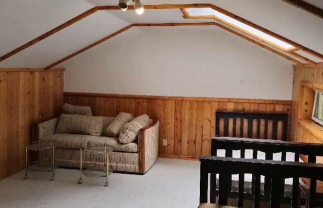 Rustic Beaverfoot Lodge Executive Cabin - Photo 5