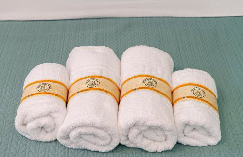 Central & Riverfront Room 2 - Photo 6