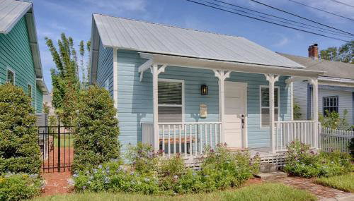 Quaint Cottage with Private Pool-Walk to Everything - Foto 1