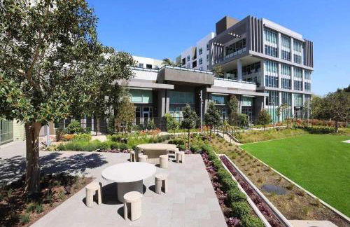 Luxe Deco Haven with Pool, Gym & Parking Close to Disneyland - Foto 28