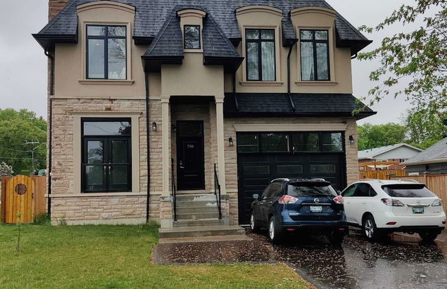 Brand New Basement Apt next to Beach & Go Train - Foto 1