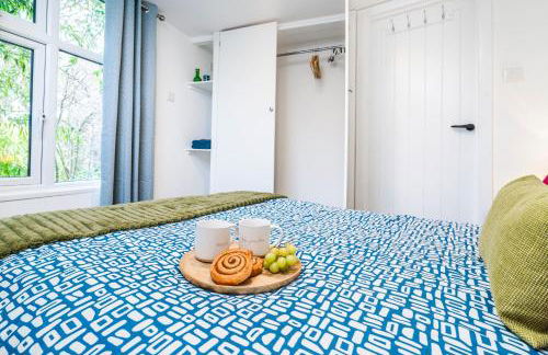 RIVER RETREAT- near Holloway U, Thorpe Park and Heathrow airport - Foto 32