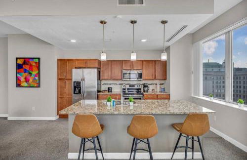 Luxury 21st Floor Penthouse | Great Downtown VIEWS - Photo 19