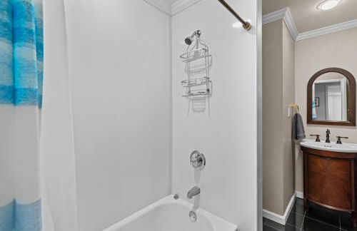 Imperial Porch Haven Cozy Fire Pit Fenced Yard - Foto 58