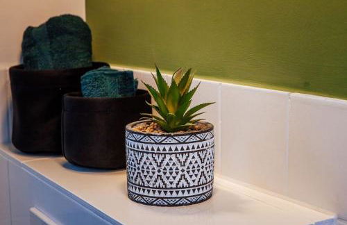 Green & Modern - City - Netflix - WiFi - 2 Person - Foto 7