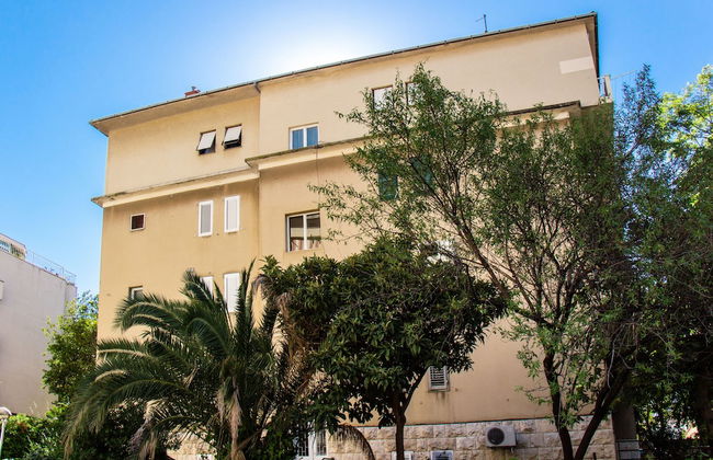 Lugo Apartments - Photo 25