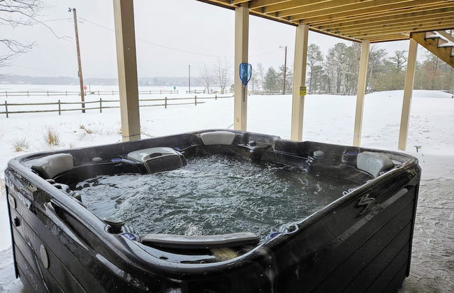 Pocono Paradise by Avantstay Lakeside Retreat, Hot Tub, Game Room, Near Beach - Foto 56