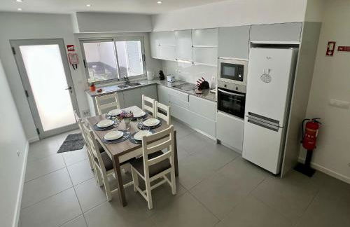 Amazing Blue House - Photo 11