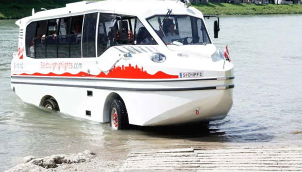 Ônibus que vai pela água