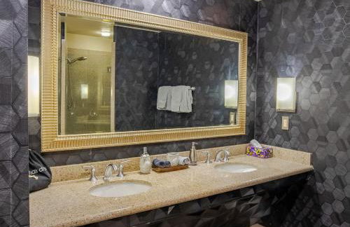 2100 SqFt Penthouse Suite W/ Strip Views! POOL GYM - Foto 58