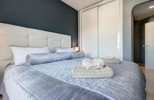 Stylish Penthouse Duplex at Matchroom Country Club - Photo 21