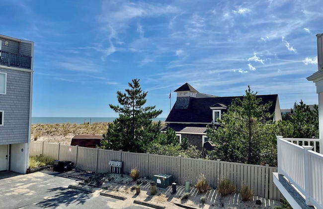 Bellevue Street 4 #6 - Photo 1