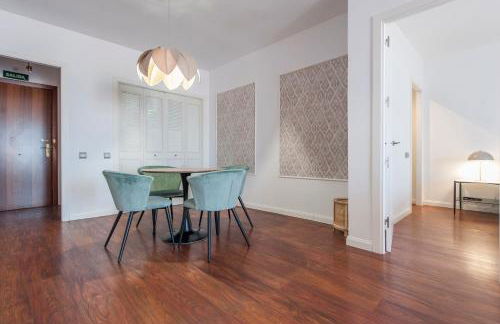 Tu Escapada Urbana - Plaza de Castilla III, Diseño y Localización - Photo 3