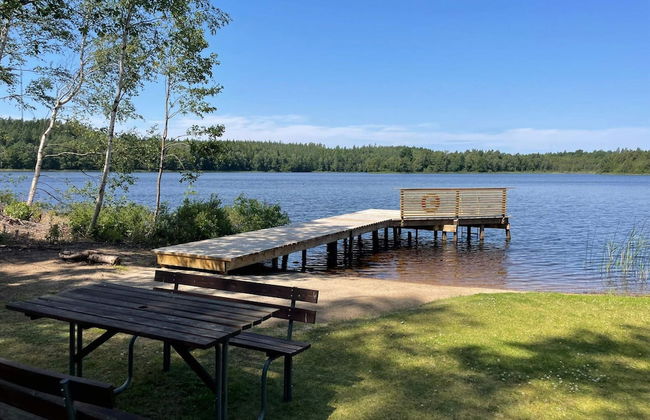 Bright Holiday House by the Lake - Photo 28