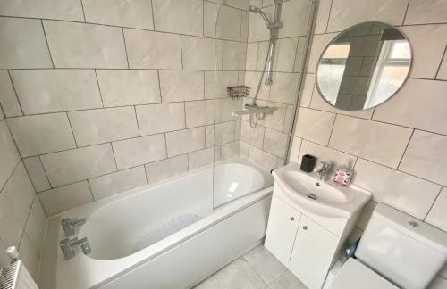 Emerald Living - Hanley, Stoke-on-Trent, sleeps 5, with free parking! - Foto 11