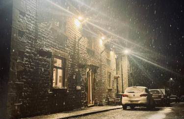 Cosy Apartment Above Village Pub - Photo 40