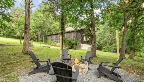 Screened Porch w Swing, Fire Pit, Grill & Deck - Photo 3