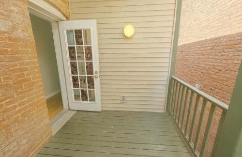 Soulard 2BR Balcony Free Parking Walk to Dining - Foto 25
