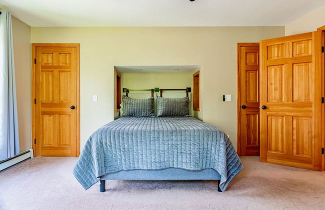 Family Fun Oasis Hot Tub Steam Room Pool Stream Firepit Games - Foto 13