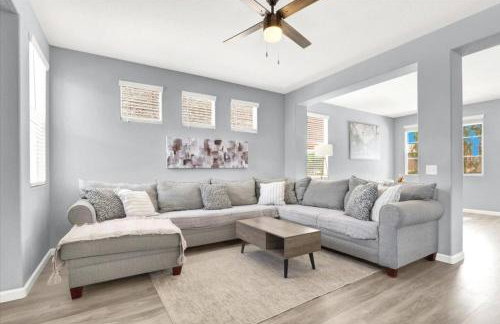 4BR Family Oasis with Gym and BBQ Near Vegas Strip - Photo 1