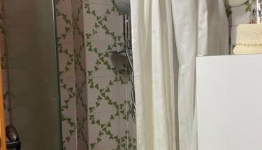 Bufu s Home - Foto 3, Shower