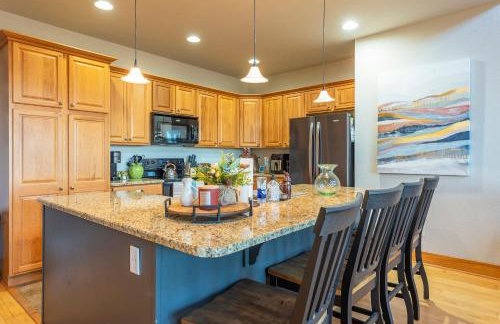 Wolf's Den~Views~Hot Tub~Home Theater~Hatley Ski! - Foto 15