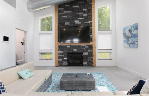 38-Acres of Luxury: 9BR, Indoor Pool, Gym, Near ND - Foto 55