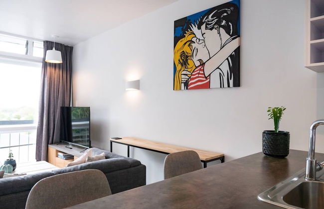 Centrally Located Light-filled Studio w/ Parking - Foto 23