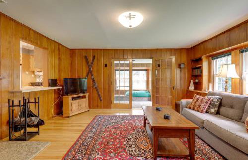 Franconia Escape on Half Acre w/ Fire Pit & Deck! - Foto 3