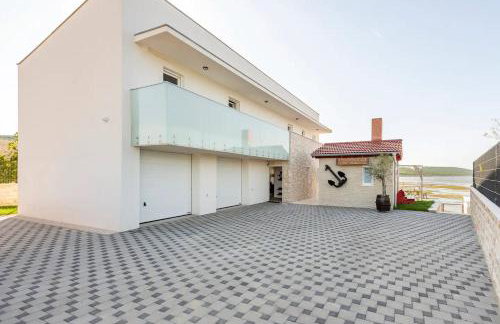 Villa Maritime - Exklusive Strandvilla mit beheiztem Pool, Grillhütte & Meerblick bei Zadar - Foto 14