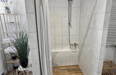 MEGHA Living - 2 Zimmer Appartments mit Küche - Zentral - Foto 40