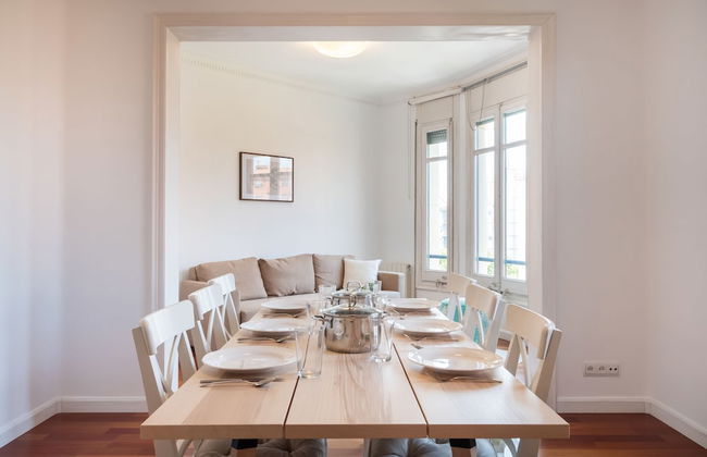 Stunning 4BR Apart in Sagrada Familia - Photo 33