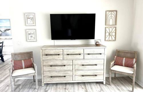 Beautiful Spacious Home! Close to Beaches - HEATED Private Pool - Foto 7